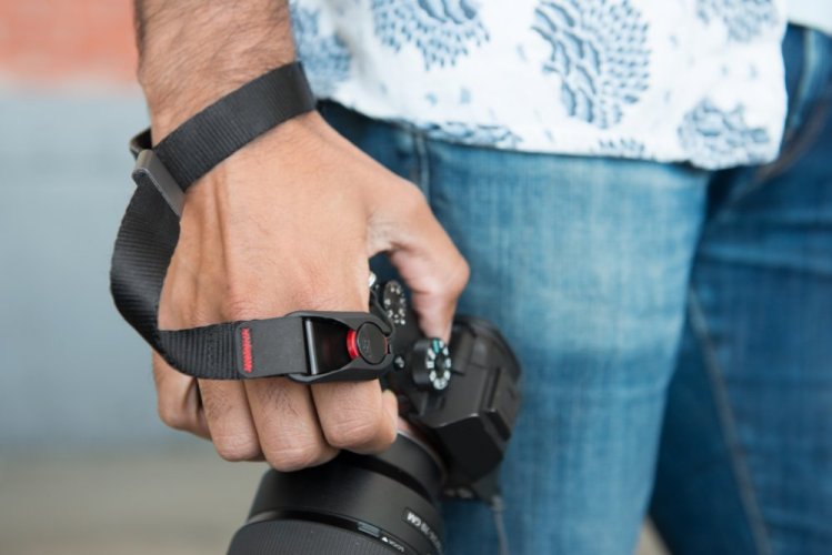 Peak Design Cuff - Black (černé poutko na zápěští)