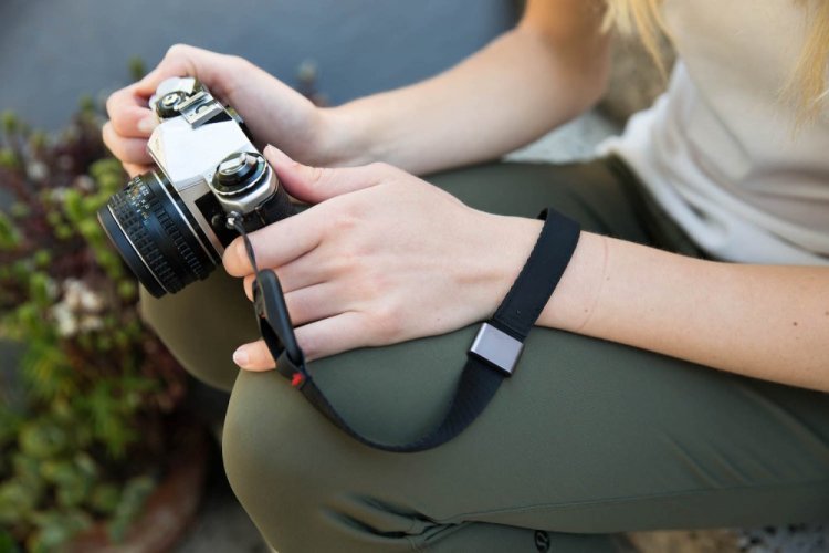Peak Design Cuff - Black (černé poutko na zápěští)