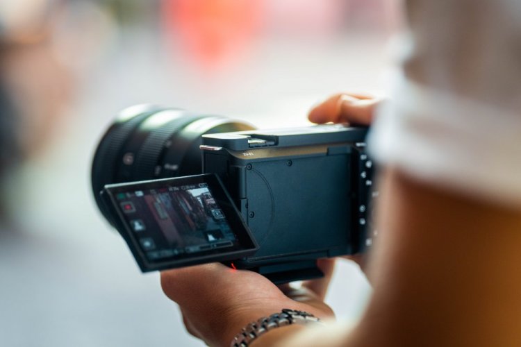 SONY Alpha ZV-E1 + SEL-2860 - vlogovací kamera