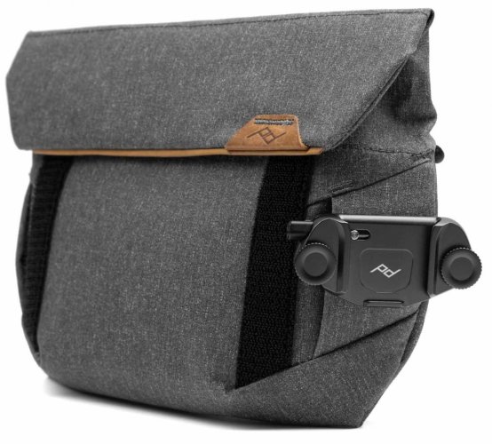 Peak Design Field Pouch V2 - Charcoal (pouzdro)