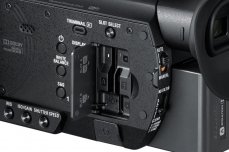 SONY HXR-NX80 (profesionální 4K camcoder)