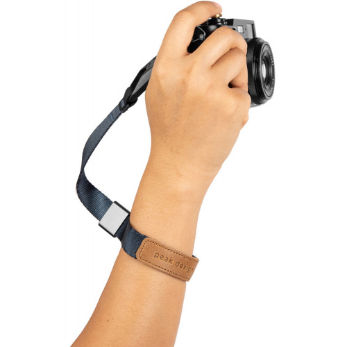 Peak Design Cuff - Midnight Blue (modré poutko na zápěstí)