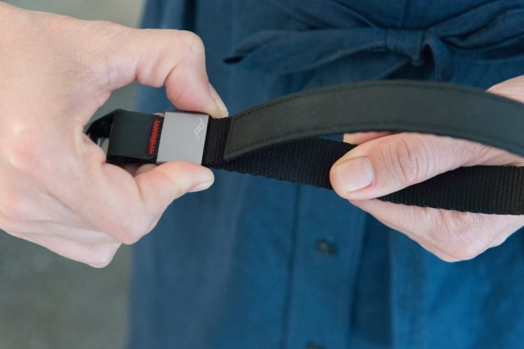 Peak Design Cuff - Black (černé poutko na zápěští)