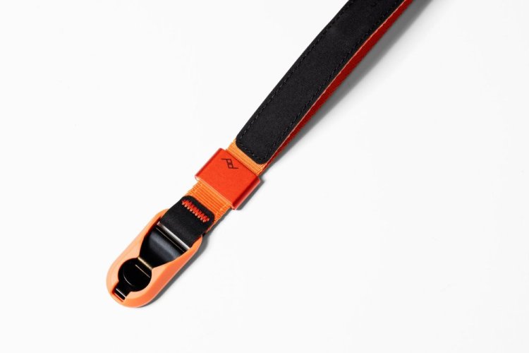 Peak Design Cuff - Ibis (poutko na zápěstí korálově červená)