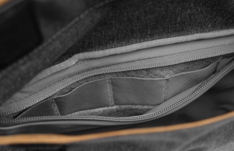 Peak Design Field Pouch V2 - Charcoal (pouzdro)
